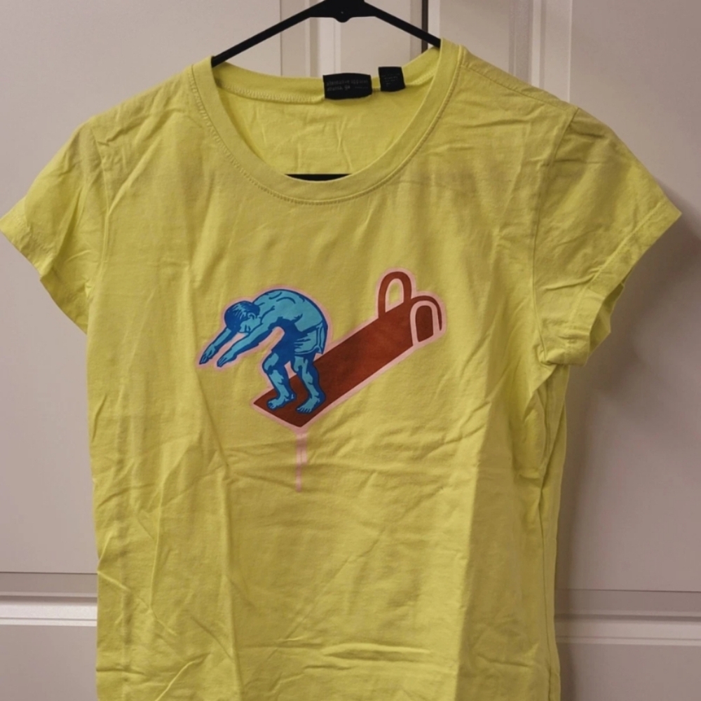 Alternative T-Shirt Women's Size: Large CUTE Short Sleeve Diver